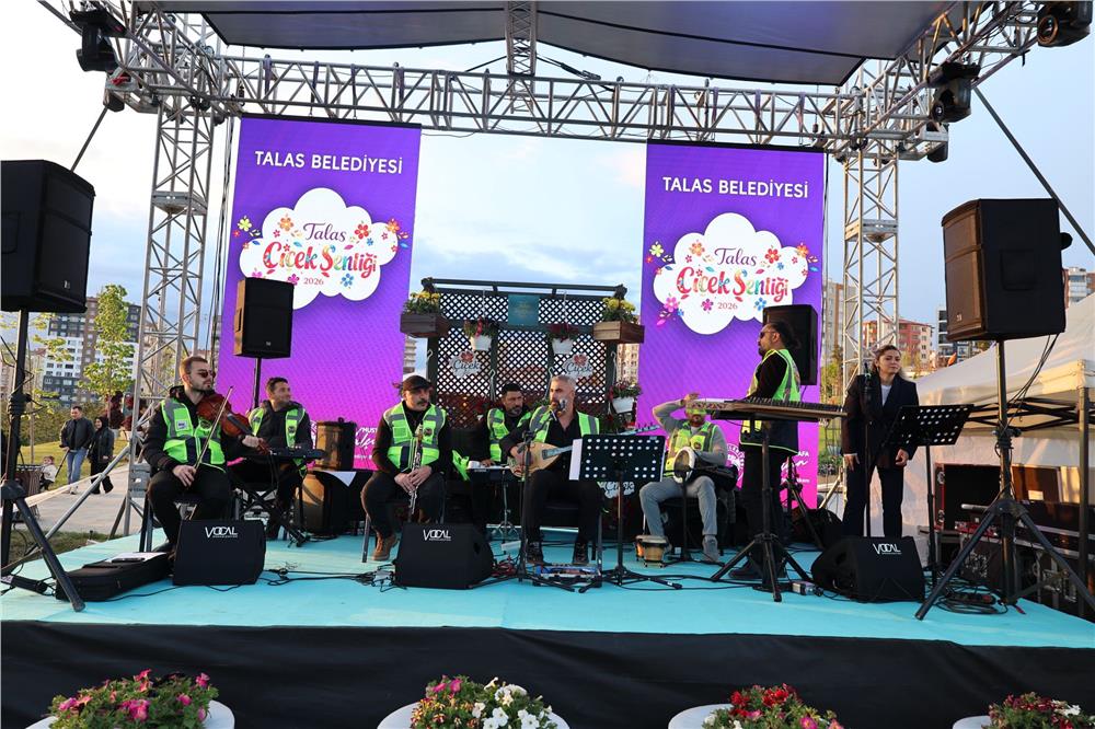 Talas Çiçek Şenliği'nde Grup Şantiye'den unutulmaz gece