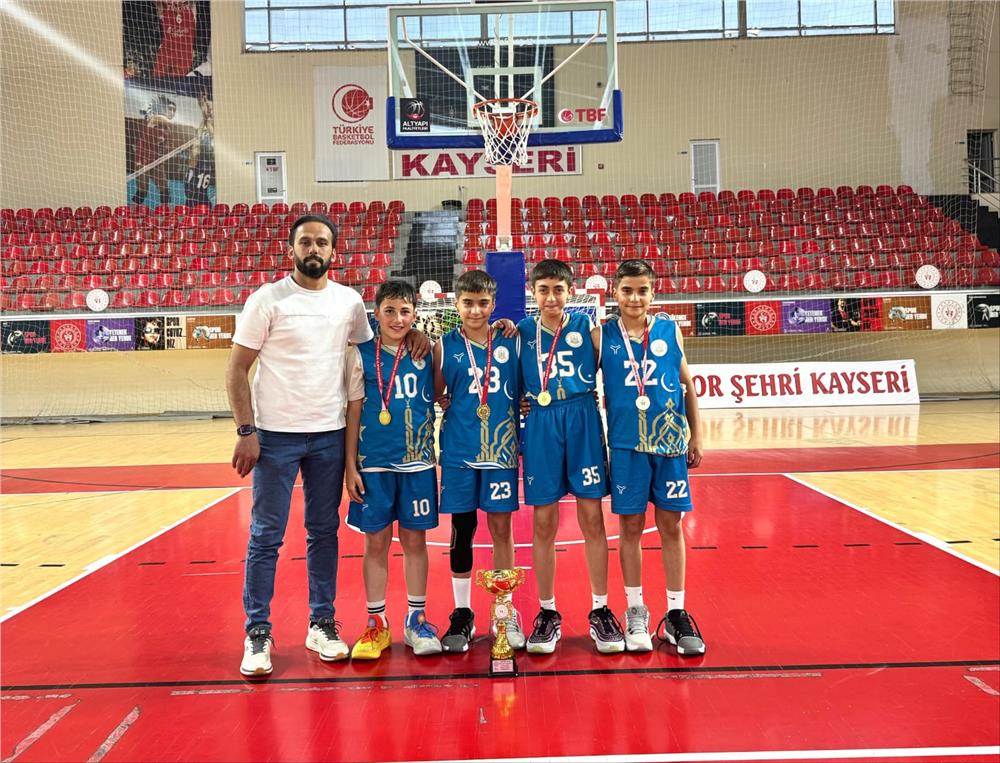 Bünyan Naci Baydemir İmam Hatip Ortaokulu Kayseri şampiyonu oldu