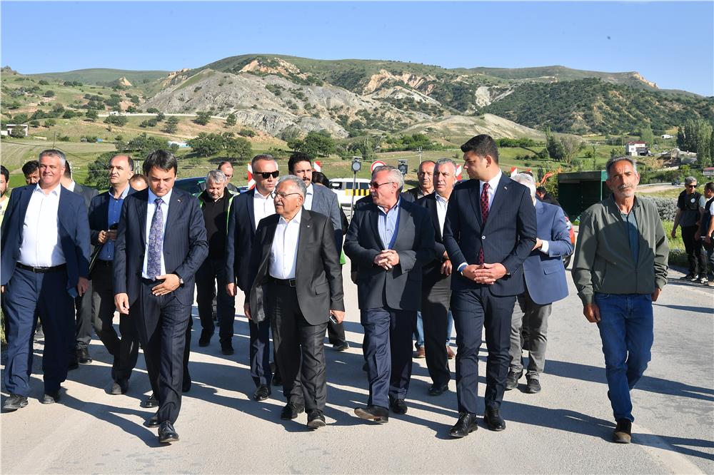 Büyükşehir Belediyesi Felahiye yolunda hummalı çalışıyor