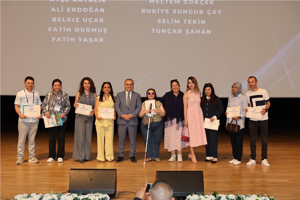 ERÜ mezunları yeniden kampüste bir araya geldi