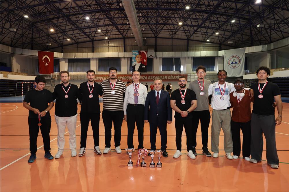 ERÜ’de 23. Geleneksel Spor Şenliği’nin ödül töreni düzenlendi