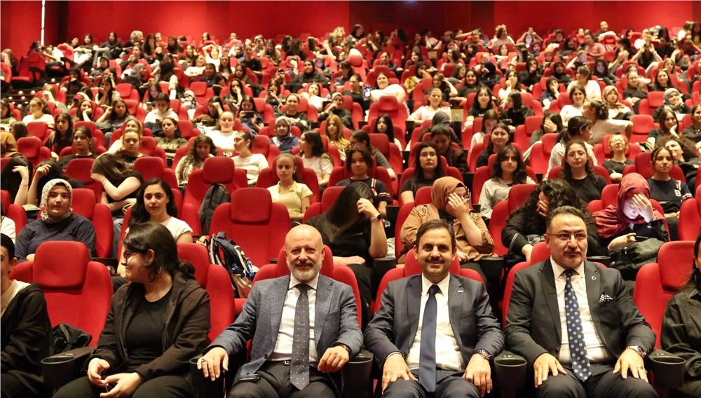 Kocasinan Belediyesi 7 bin gence film izletti