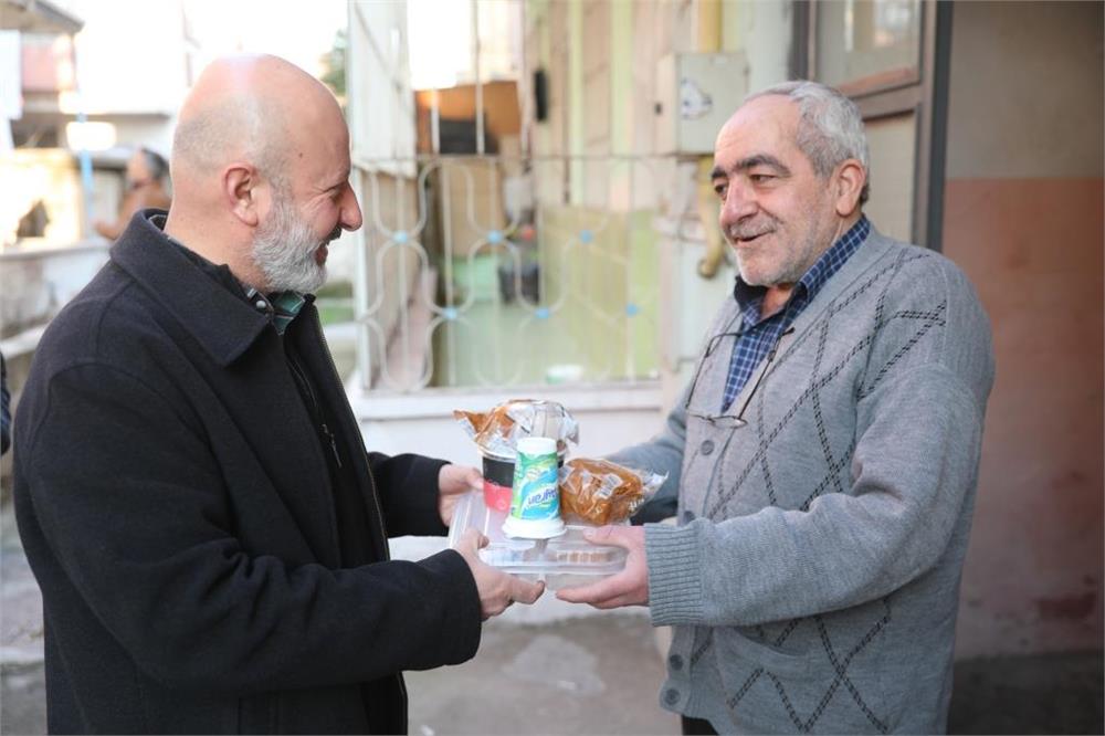 Kocasinan'da evlere her gün 4 çeşit sıcak yemek gidiyor