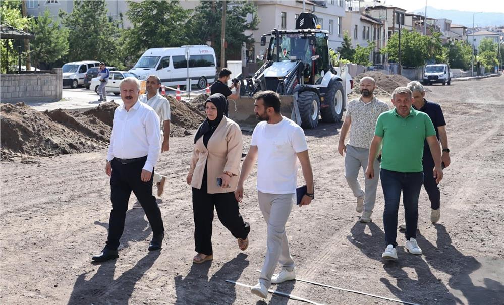 Melikgazi Belediyesi'nden dört mahalleye asfalt atağı