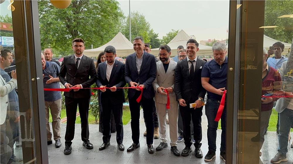 Op. Dr. Yahya Melih Işık, yeni kliniğinin açılışını gerçekleştirdi