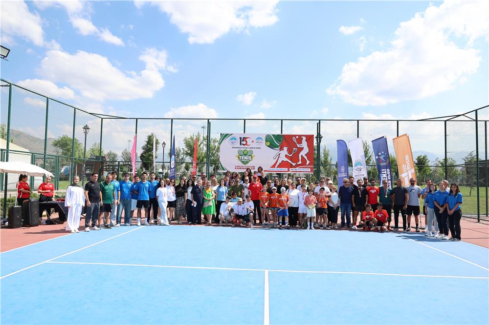15 Temmuz Tenis Turnuvası Kayseri şampiyonları belli oldu