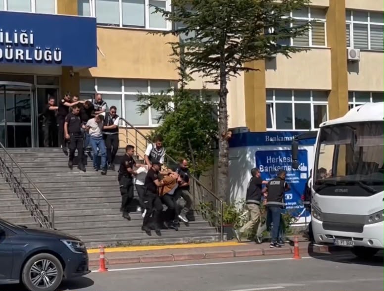 Ehliyet sınavında yapay zekâlı sahteciliğe 15 tutuklama