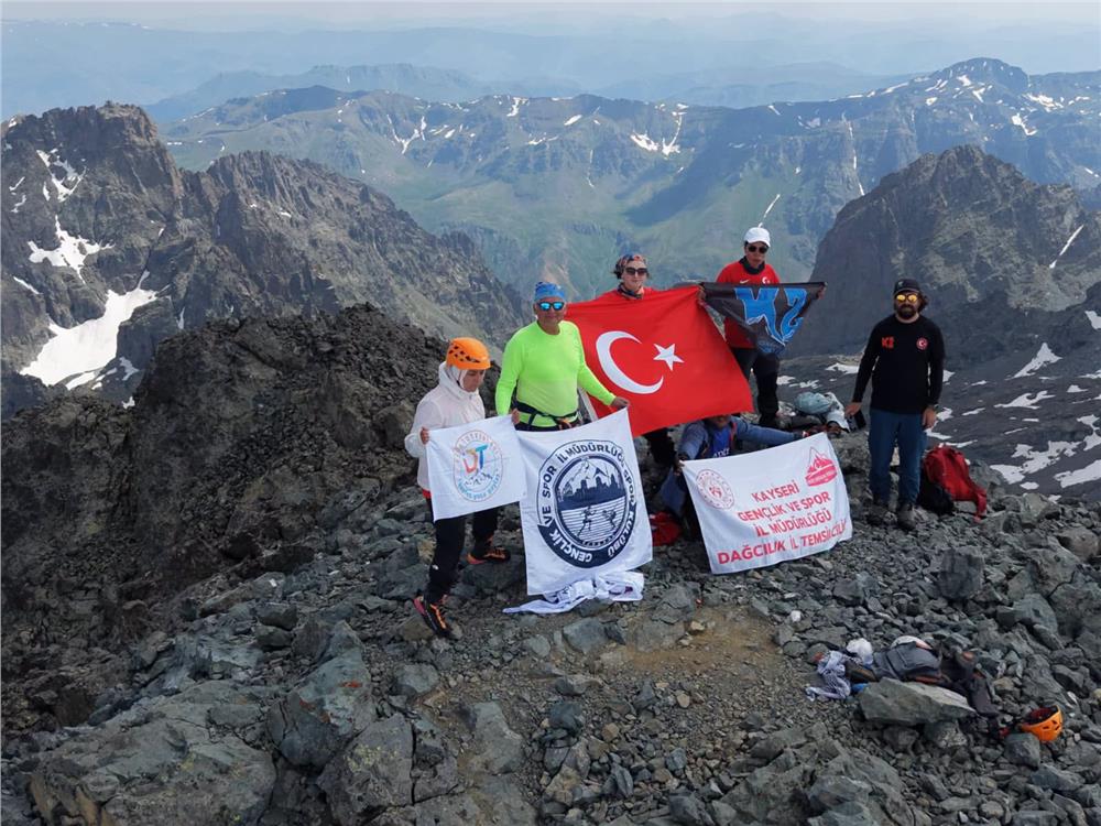 Kaçkar ve Verçenik zirvelerine 2026'nın ilk imzası Kayseri'den