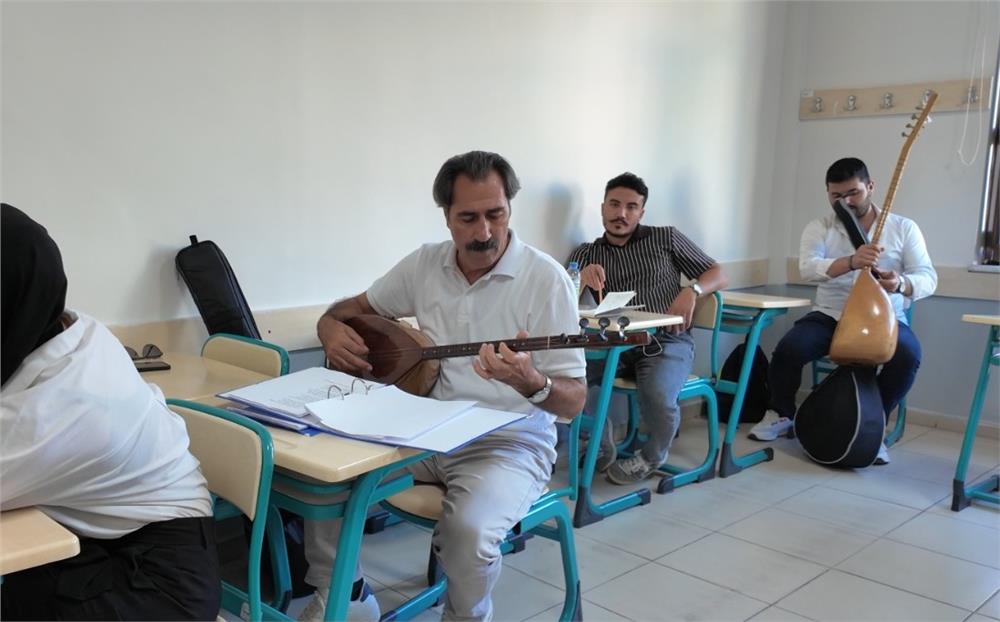 KAYMEK Şiir Atölyesi Kursu'nda sazlı sözlü yolculuk