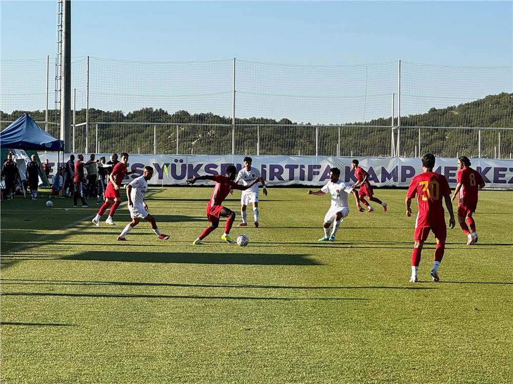 Kayserispor hazırlık maçında Ümraniyespor