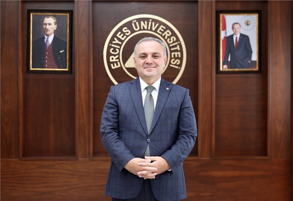 Rektör Altun, öğrencileri ERÜ