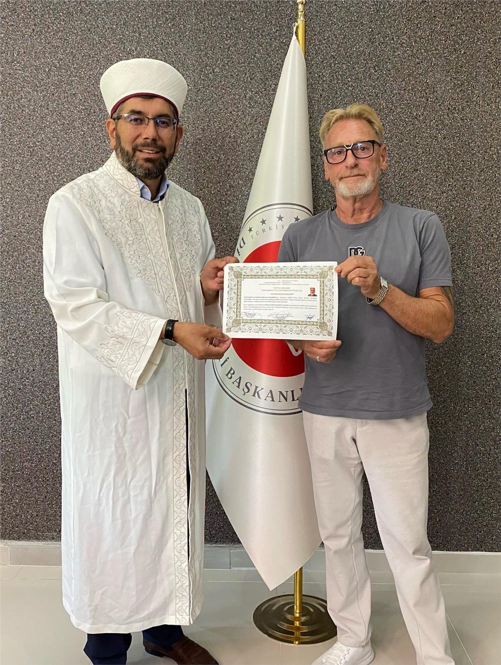 Alman vatandaşı Kleinschmidt Müslüman oldu, Davut ismini aldı