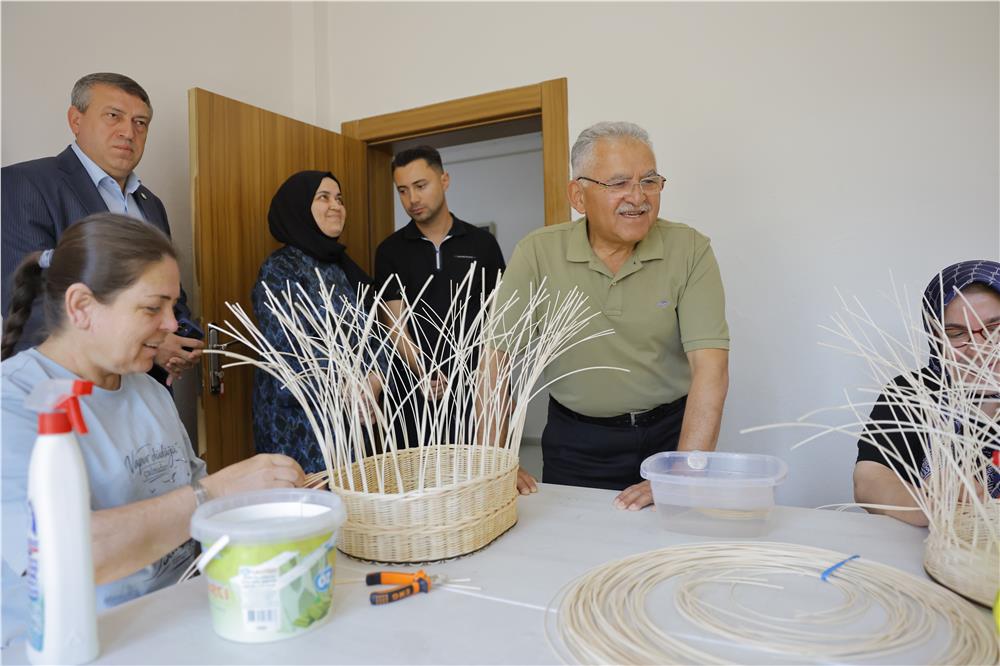 Başkan Büyükkılıç, KAYMEK Göznuru'nda kursiyerlerle buluştu