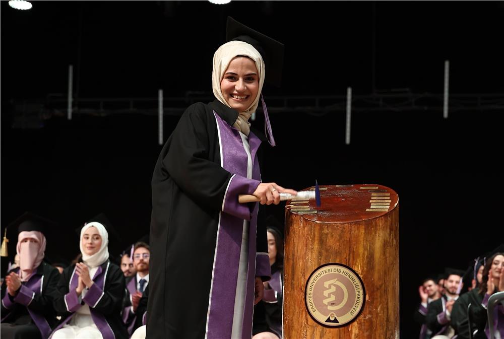 ERÜ Diş Hekimliği Fakültesi 17. Dönem Mezunlarını Verdi