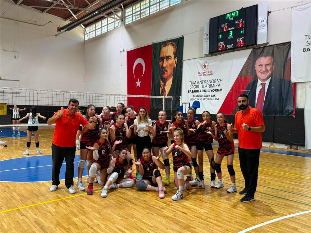 Kayseri Kız Voleybol Takımı Türkiye üçüncüsü oldu
