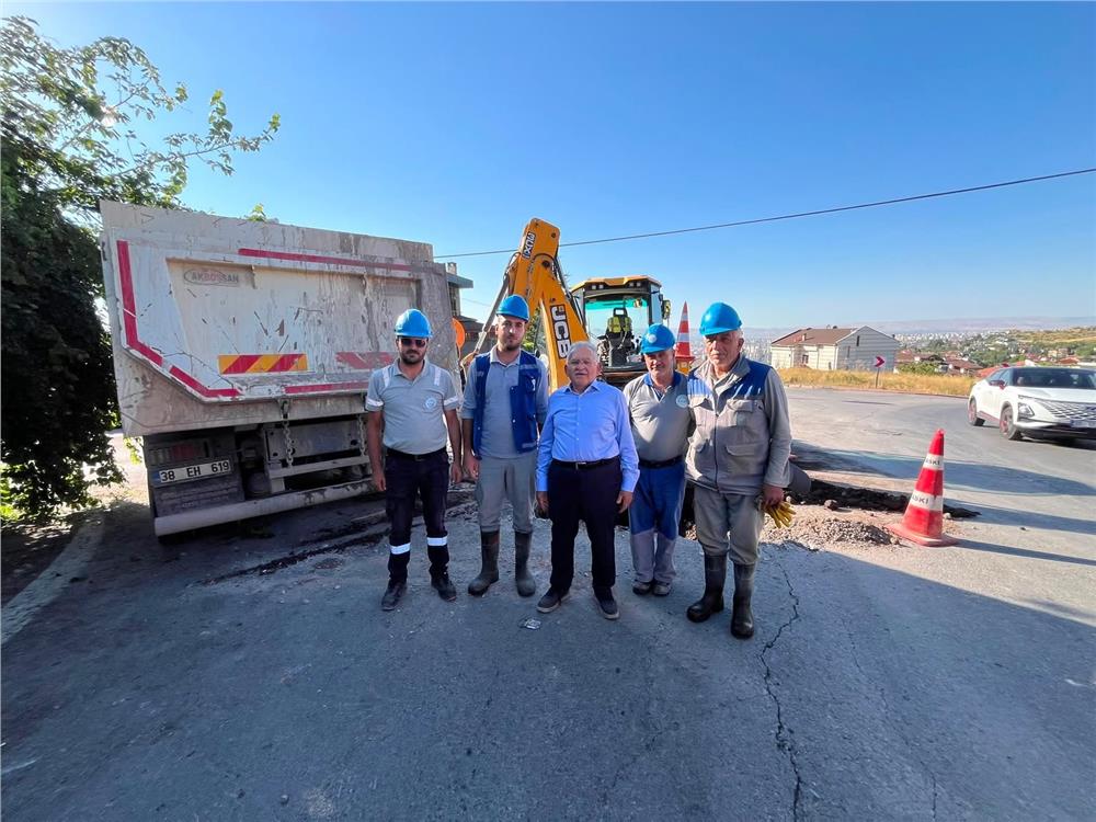 Sahadan ayrılmayan Büyükkılıç, kavşak ve altyapı çalışmalarını inceledi