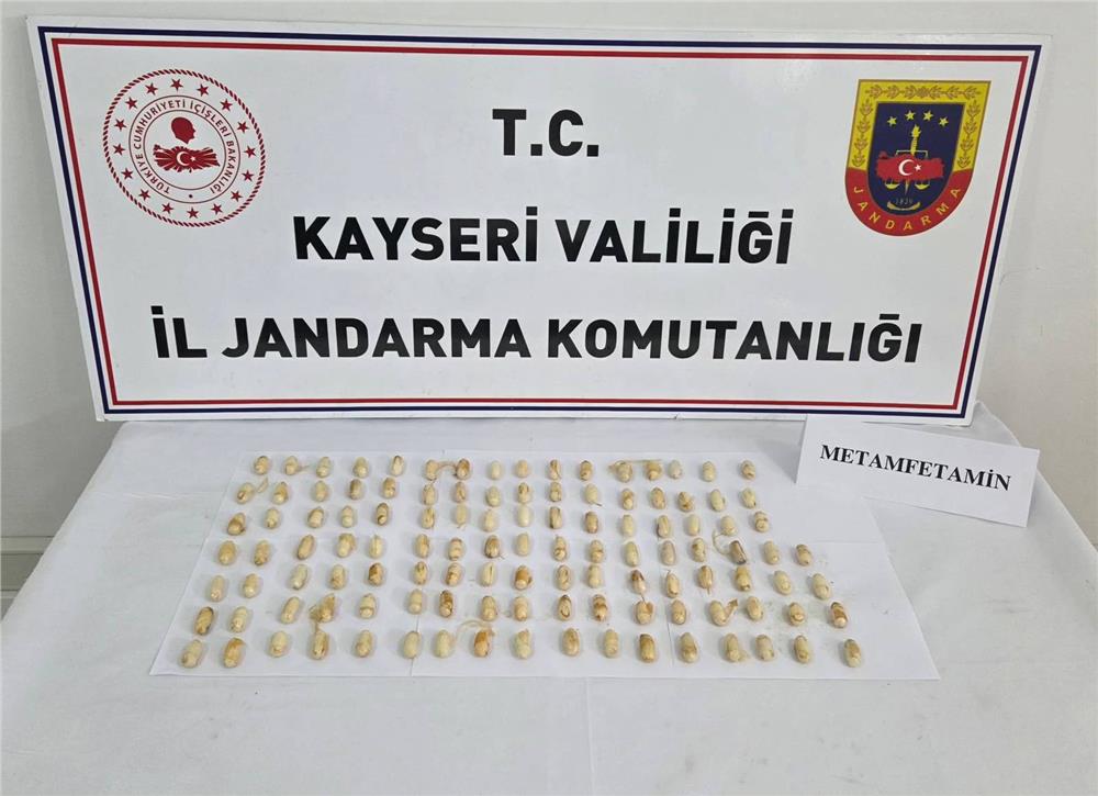 Uyuşturucuyu bağırsaklarında taşıyan tacir Develi