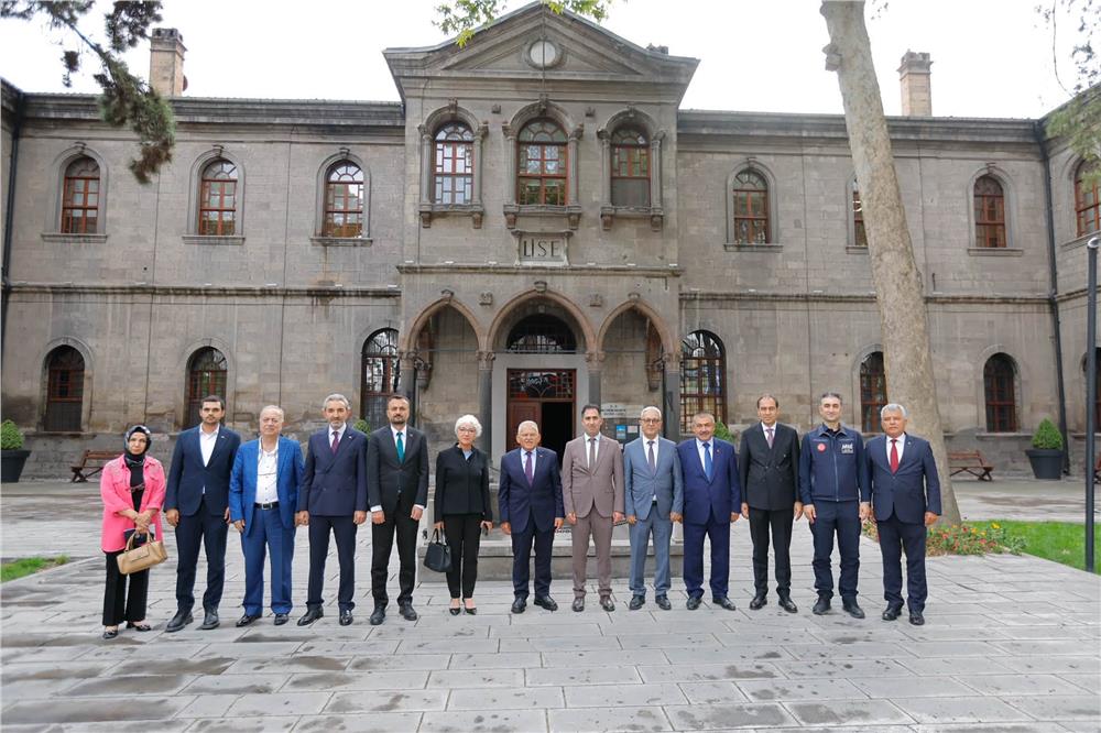 Büyükkılıç, Kayseri Kent Konseyi'nin yeni yönetimini ağırladı