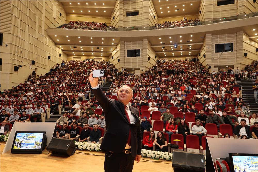 ERÜ'de yeni öğrencilerle tanışma programı düzenlendi