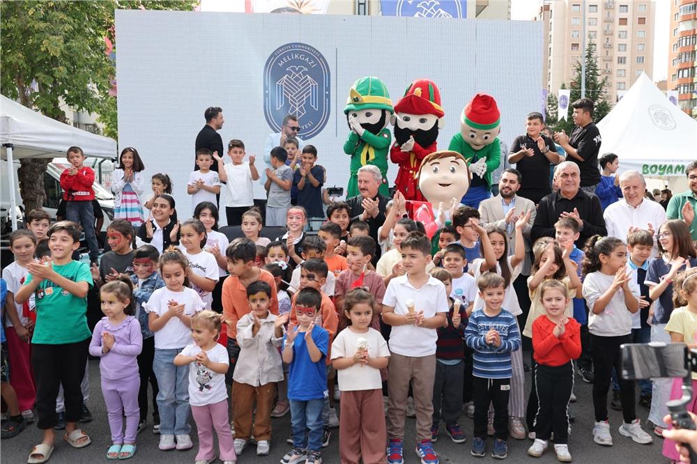 Melikgazi'nin 48 yeni aracı çocuk şenliğiyle tanıtıldı