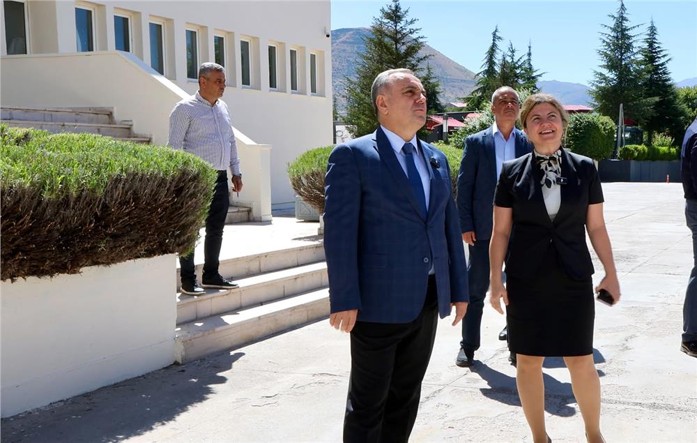 Rektör Altun, Mimarlık Fakültesi'nde tamamlanan çalışmaları inceledi