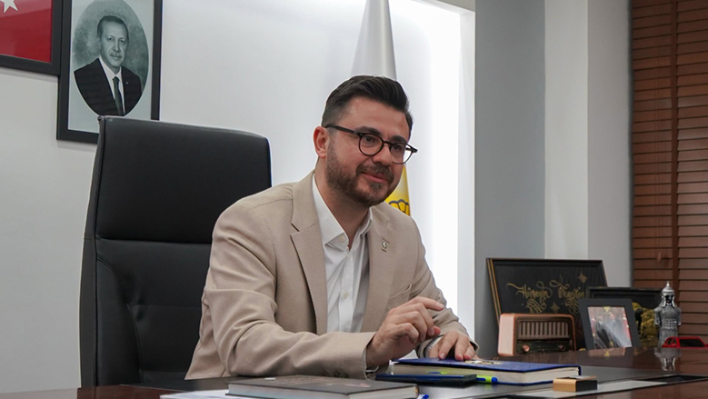 AK Parti Kayseri İl Başkanı Okandan: Kafeye resmî ortak değilim