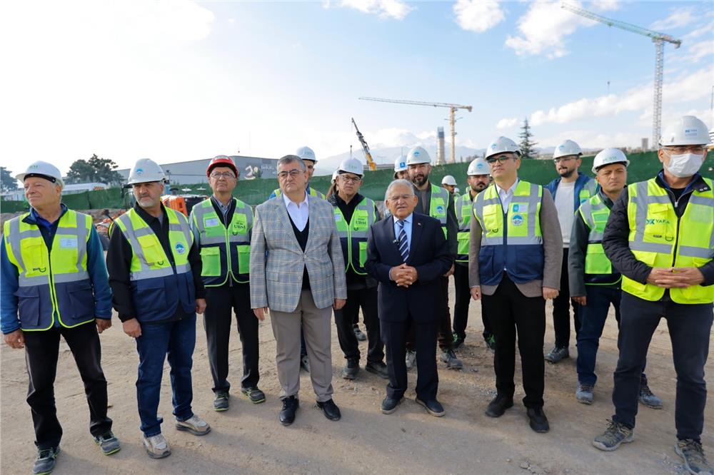 Büyükkılıç, Kartal Kavşağı'nda çalışmaları yerinde inceledi